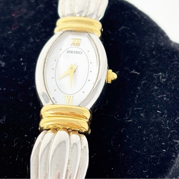 SEIKO Women’s Watch Y150-5N90 RO 2-Tone Oval Quartz Japan Movement main image 8